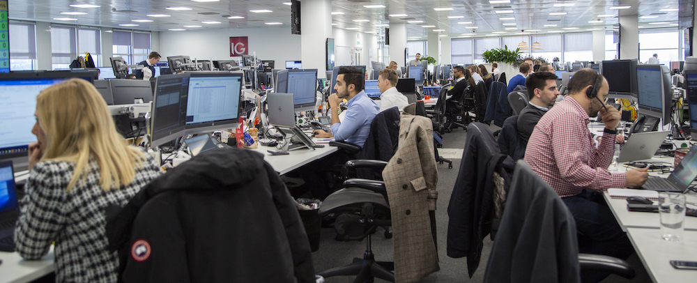 FTSE 100 closes in the red as health fears continue to drag down markets