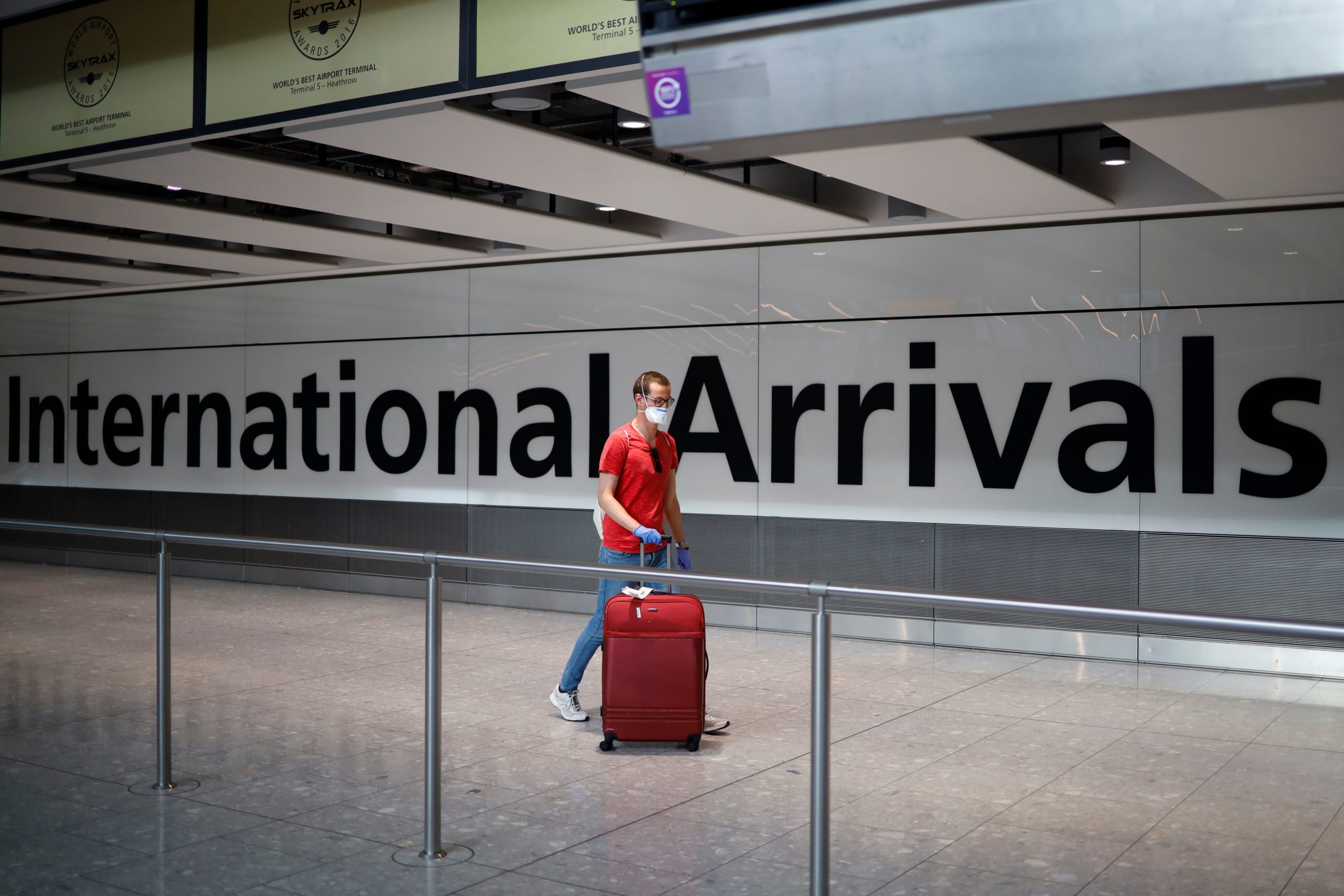  UK defends plan to quarantine travelers