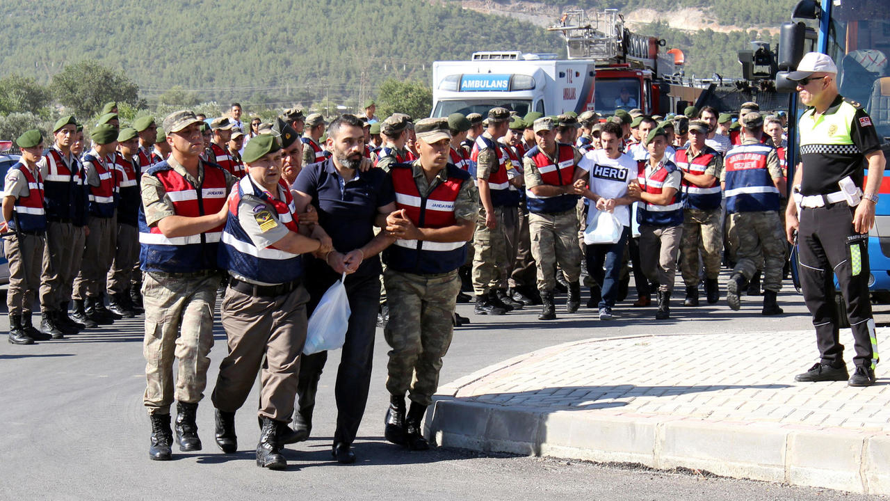  Turkish court sentences 121 people to life in failed coup trial