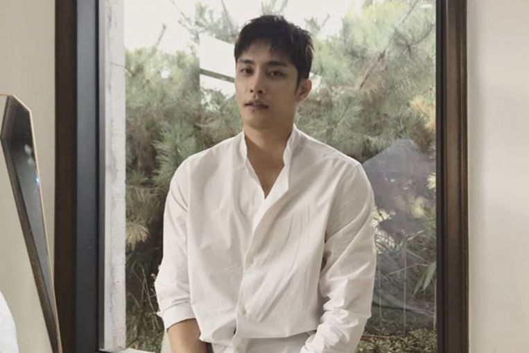 South Korean actor Sung Hoon fell asleep during an Instagram Live session