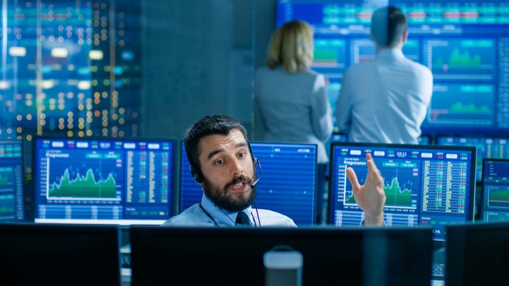 FTSE 100 closes firmly ahead as traders shrug off any nerves about US earnings