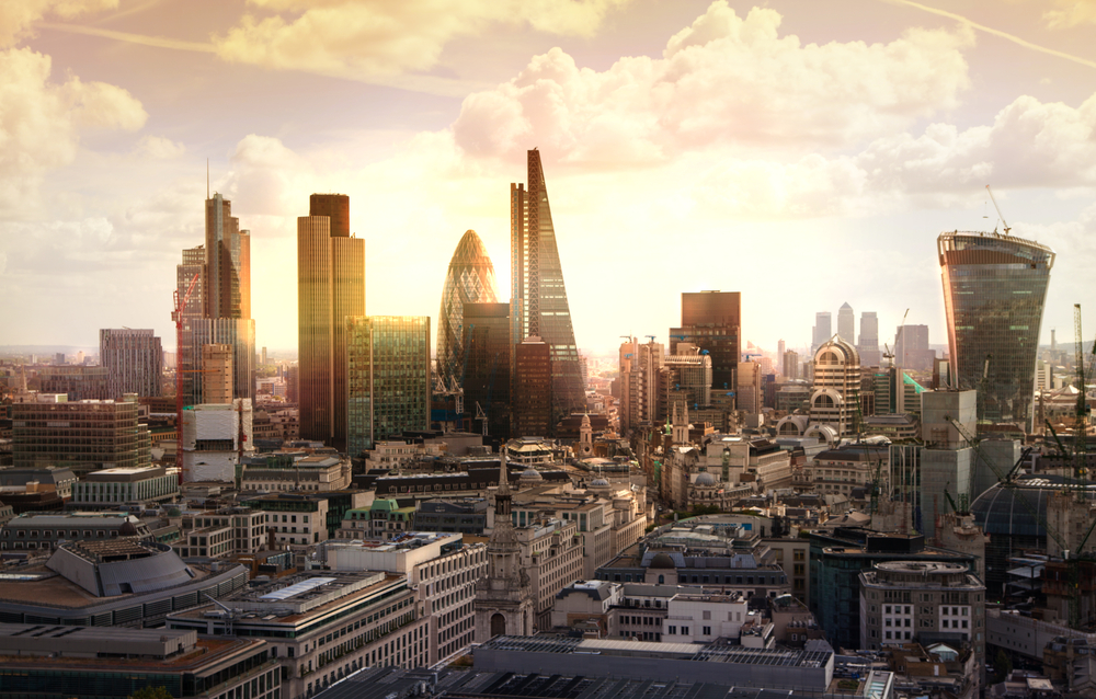 FTSE 100 closes in the red on lacklustre trading day