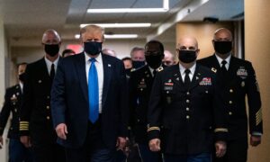  Trump Wears Mask During Visit to Military Hospital in Maryland