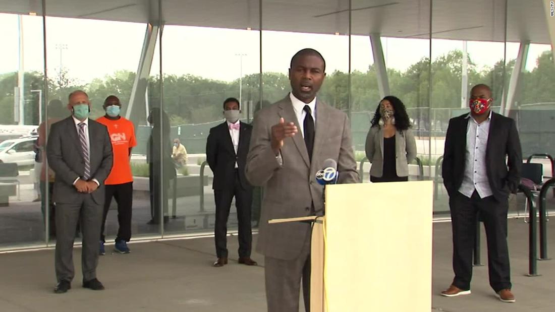 Illinois community leaders call for suspension of school history lessons