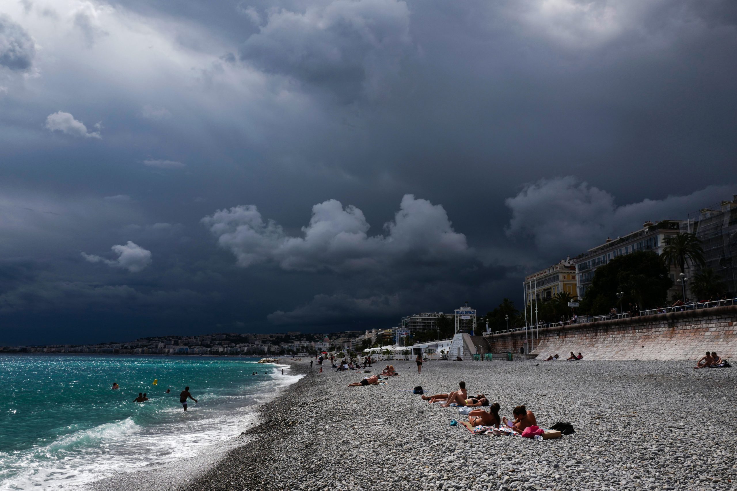  Germany issues travel warning for Paris area, French Riviera