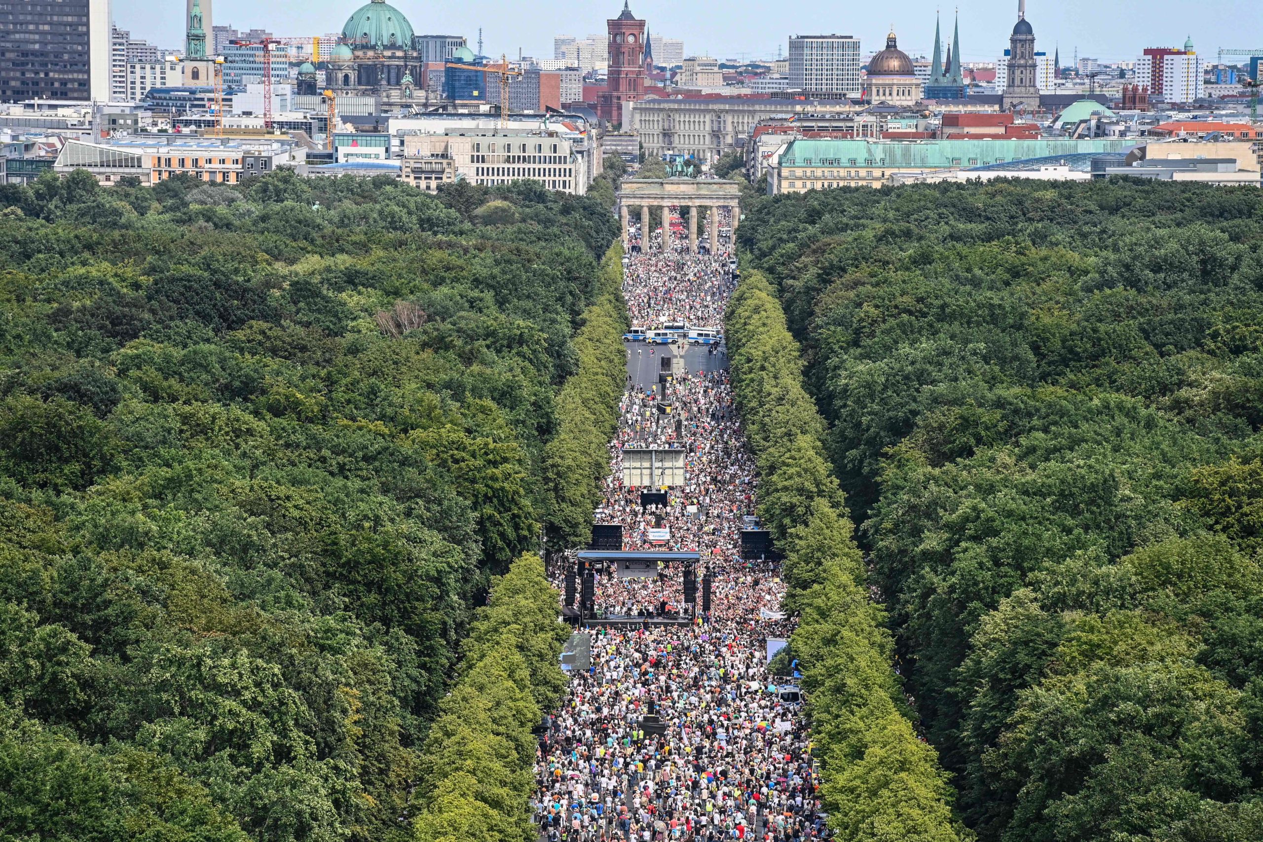  Thousands protest against coronavirus measures in Berlin