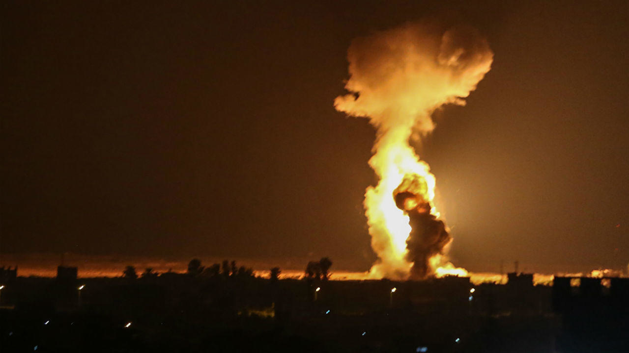  Israel targets Hamas in Gaza in response to fire-bomb balloons