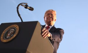  Trump Pays Japans Abe Highest Respect, Plans to Call Him