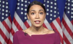  Ocasio-Cortez Nominates Sanders, Doesnt Mention Biden in DNC Speech