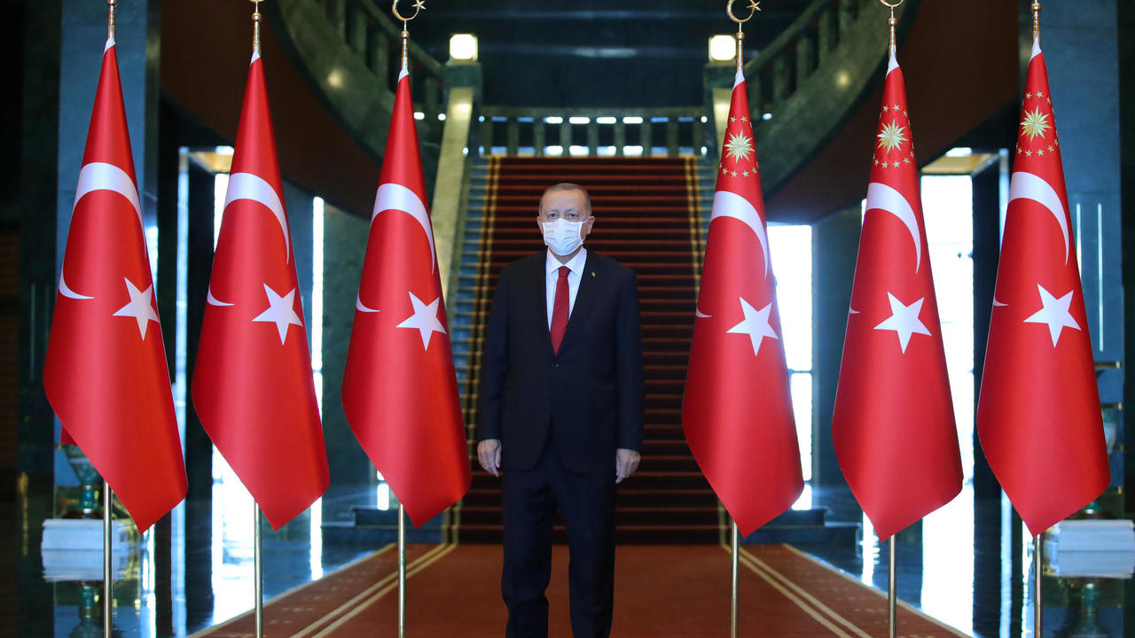  Erdogan warns Macron ‘not to mess with Turkey’ amid Mediterranean tensions