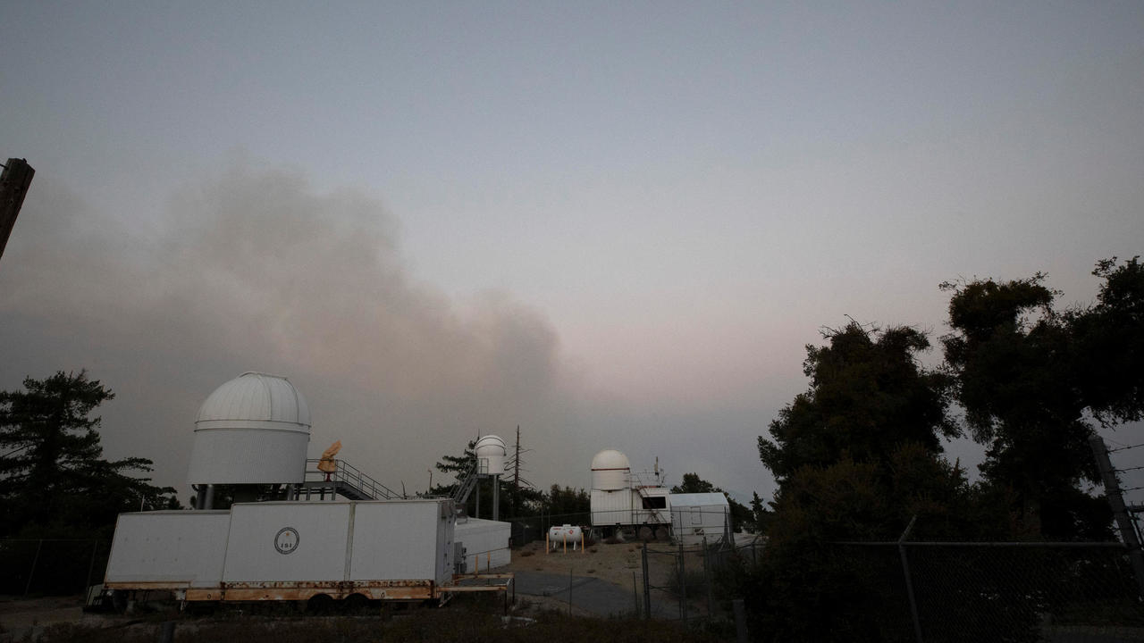  Huge wildfire in Southern California threatens historic observatory