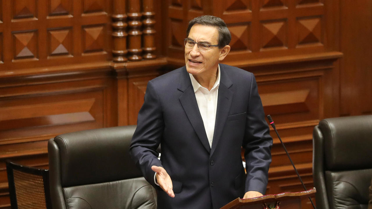  Peru’s President Vizcarra survives impeachment vote amid economic crisis
