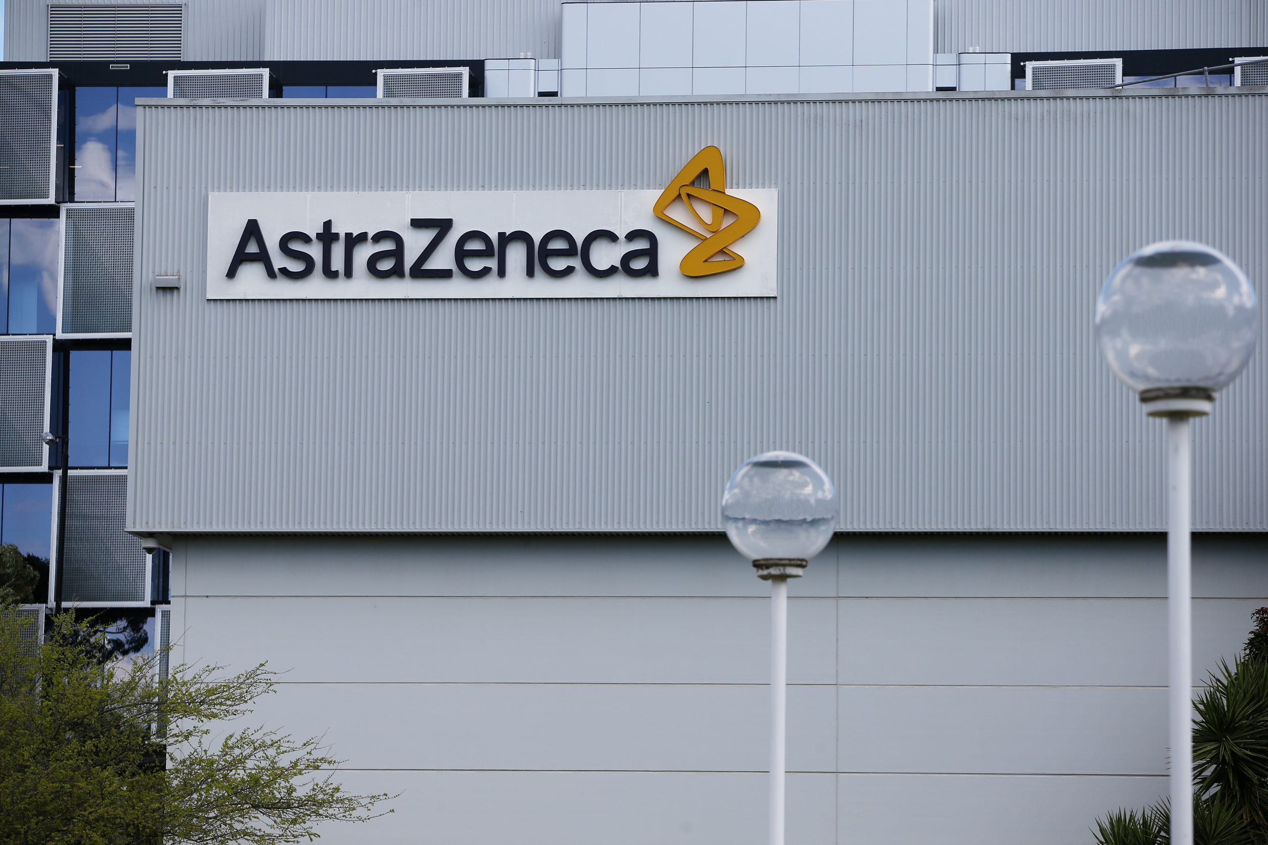  AstraZeneca halts COVID-19 vaccine trials to assess safety issue
