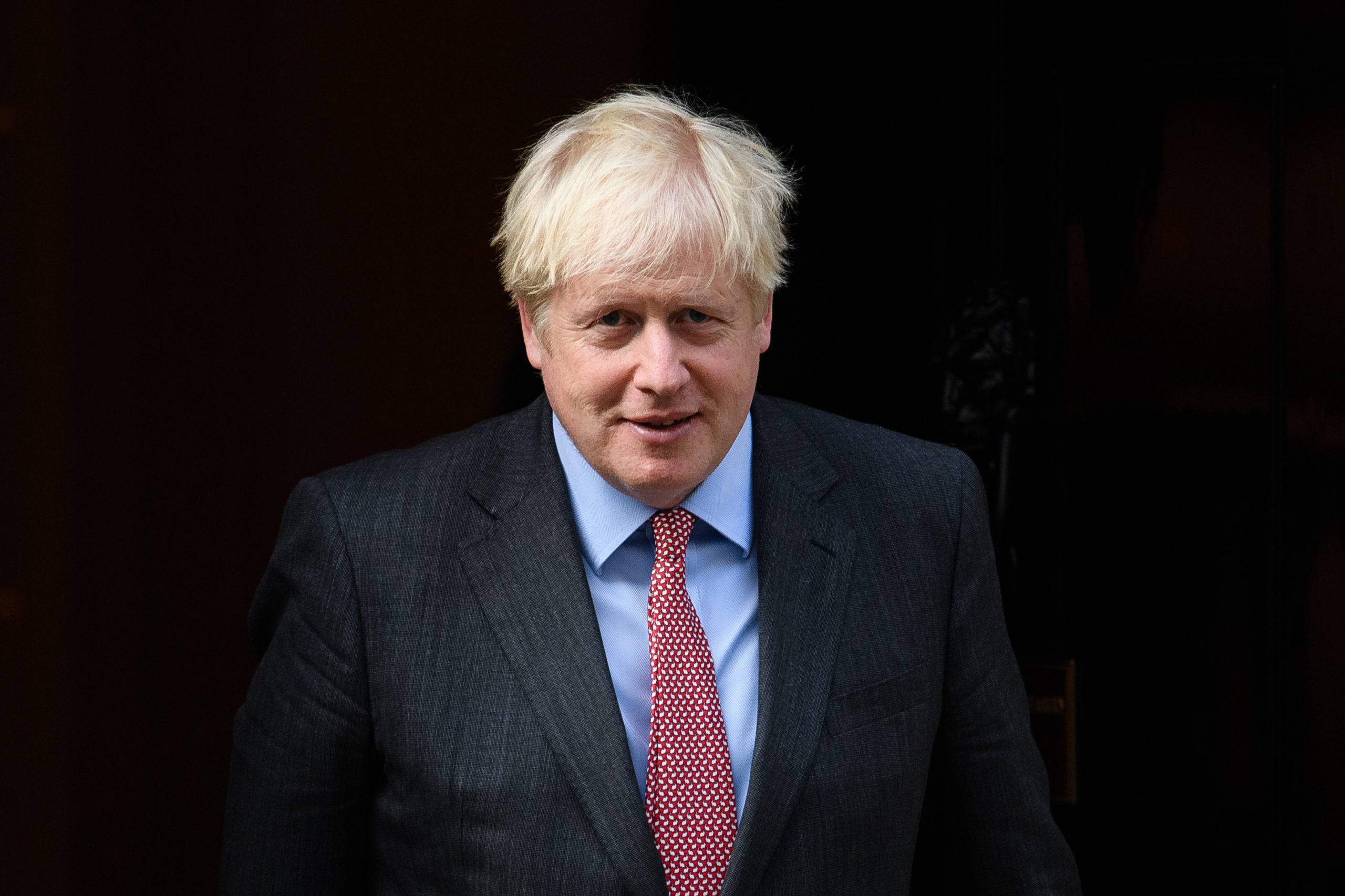  Boris Johnson adopts cautious approach to second UK coronavirus lockdown