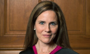  Trump to Nominate Amy Coney Barrett as New Supreme Court Justice, Senator Says