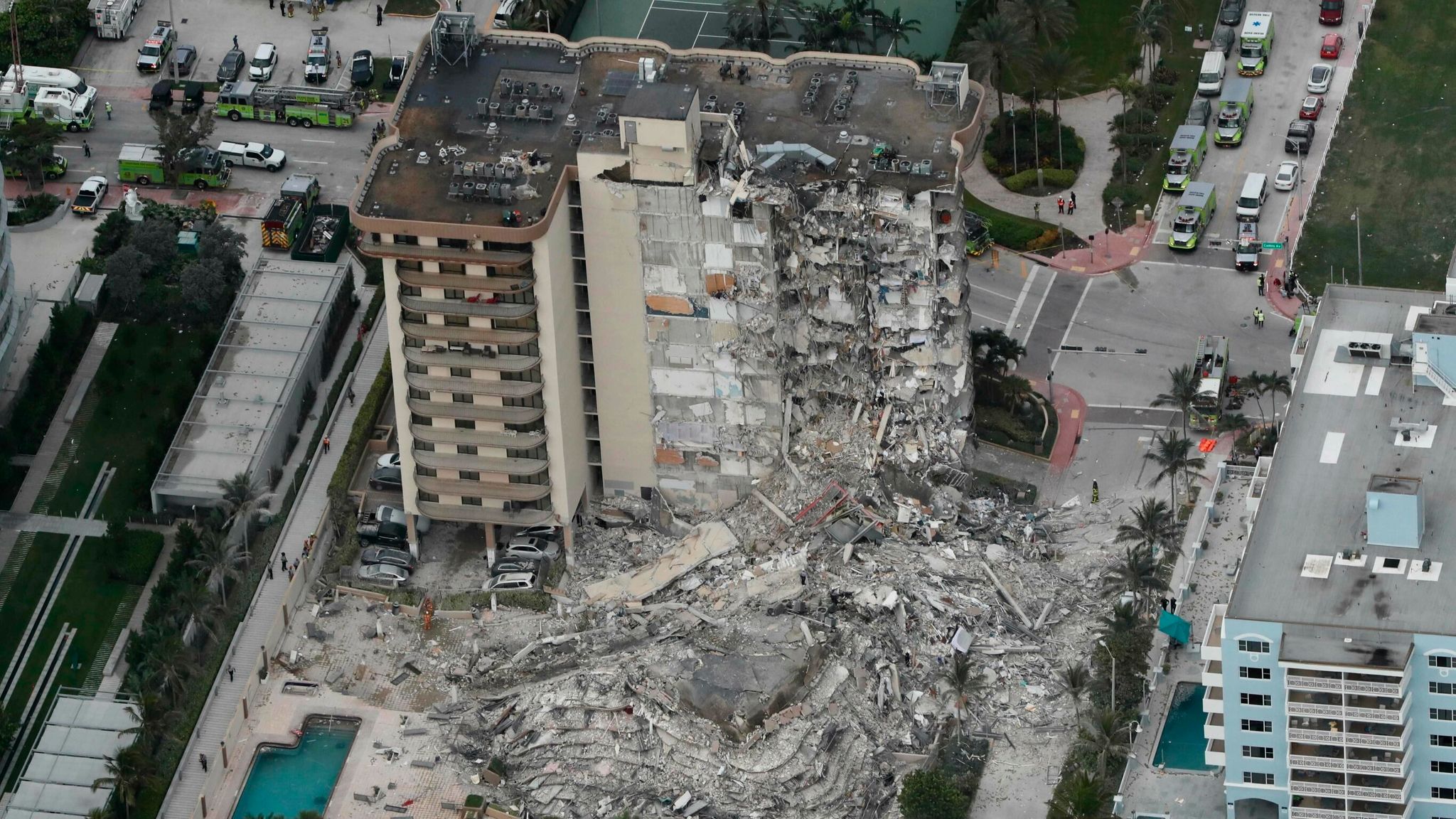  Nearly 100 Missing People After Miami Building Collapse