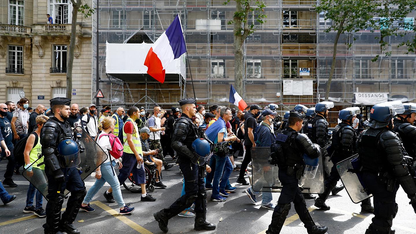  France prepares as Anti-health pass protests erupt