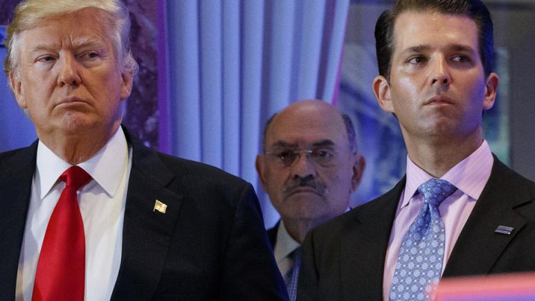  Allen Weisselberg: Trump Organization finance chief surrenders ahead of expected tax crime charges