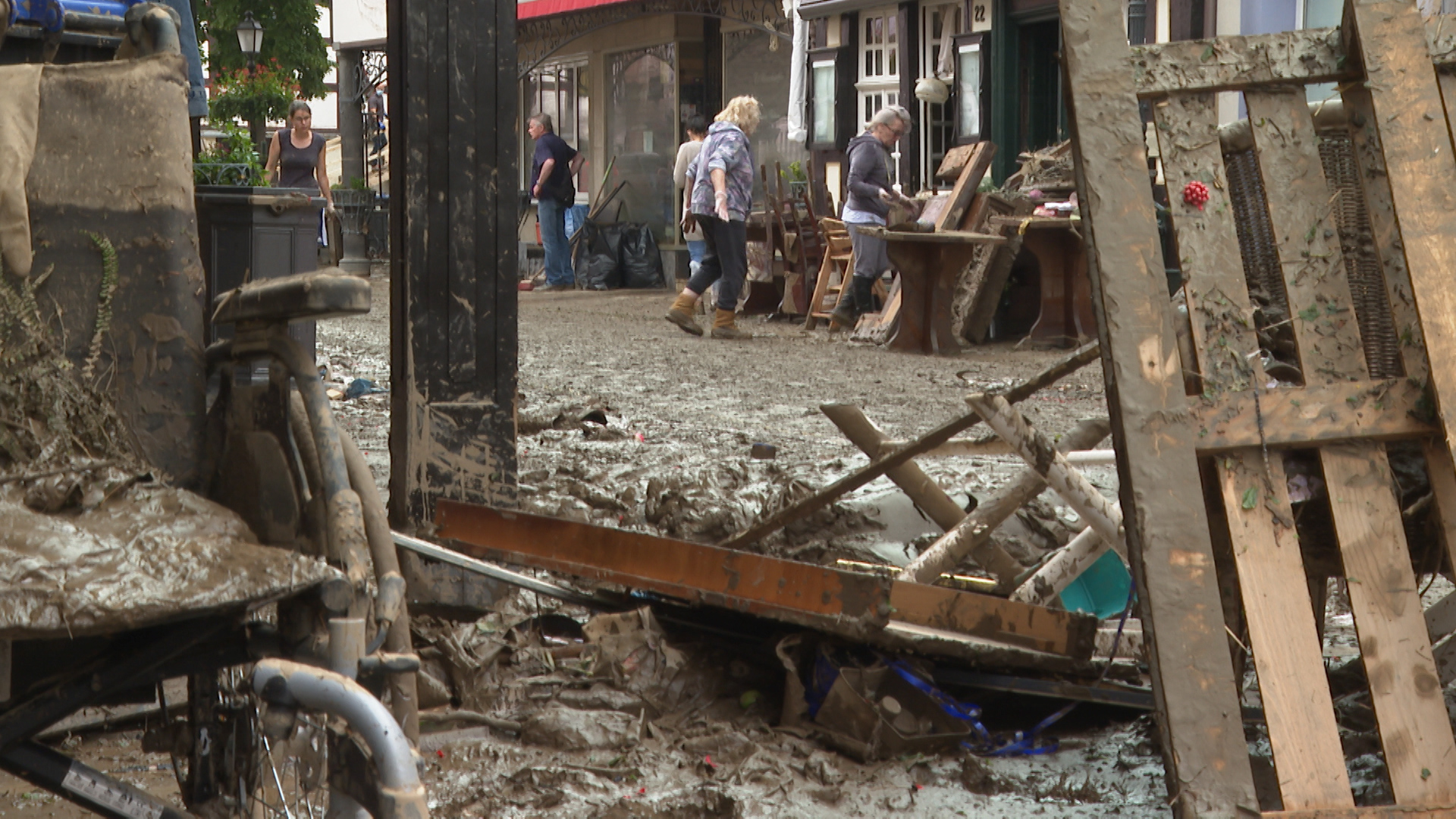  Residents of Western Germany rebuild a month after floods