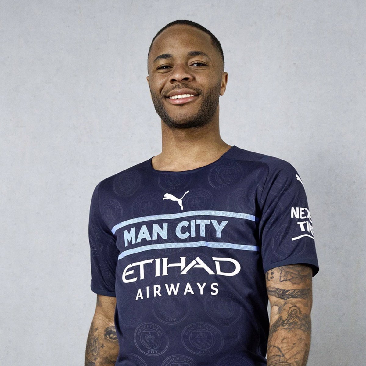  Man City adopts a new design for the third shirt