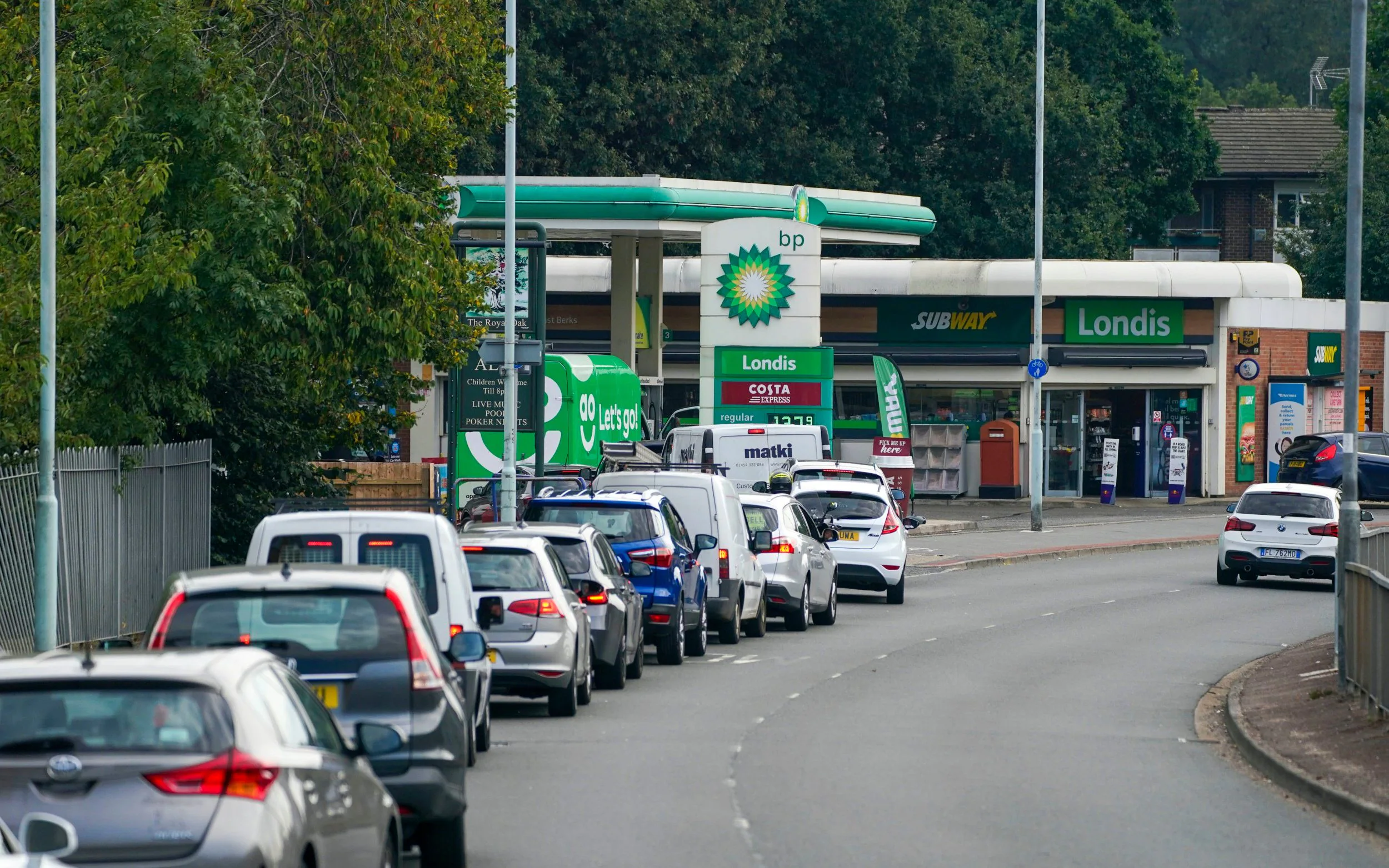  UK Army to Ease Ongoing Fuel Crisis