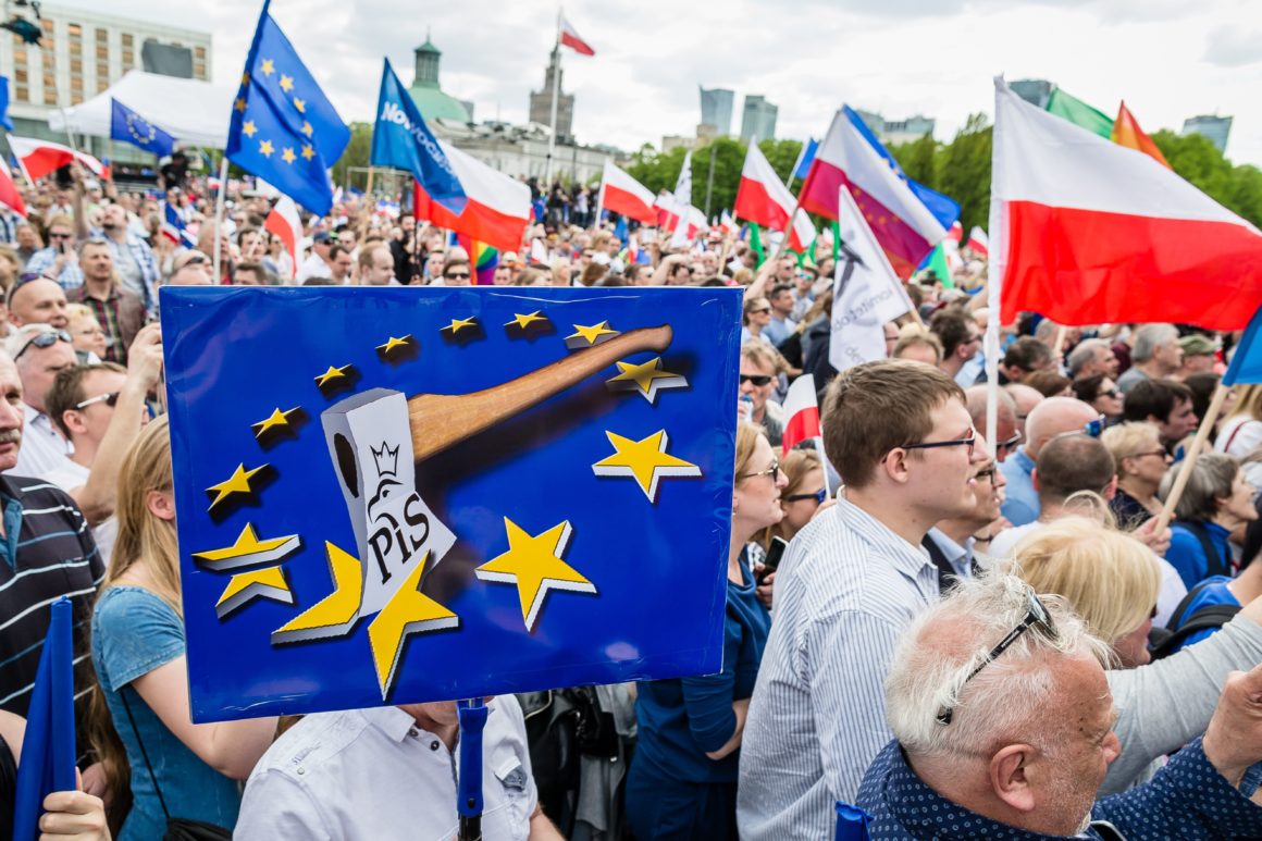  Poles Rally in Support of European Union Membership