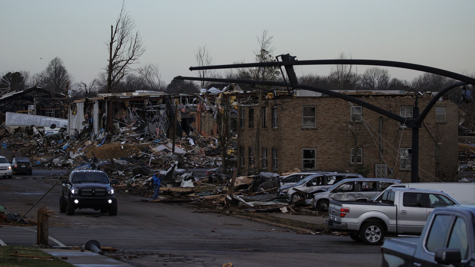  More than 100 people killed in Kentucky tornadoes