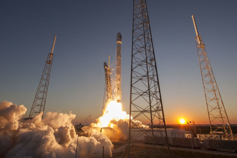  Out-of-control SpaceX rocket is on a collision course with the moon