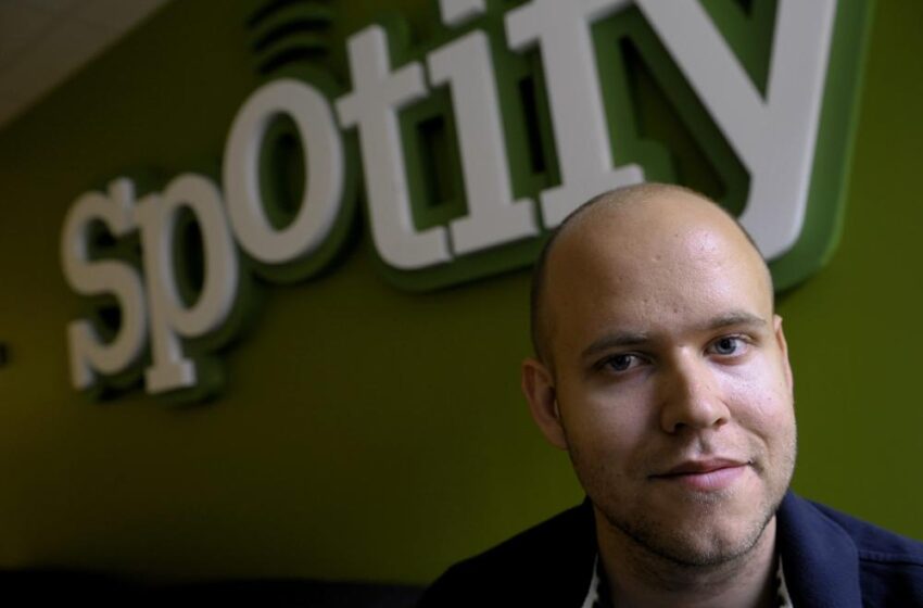  Spotify CEO Rules Out the Option of Removing Joe Rogan