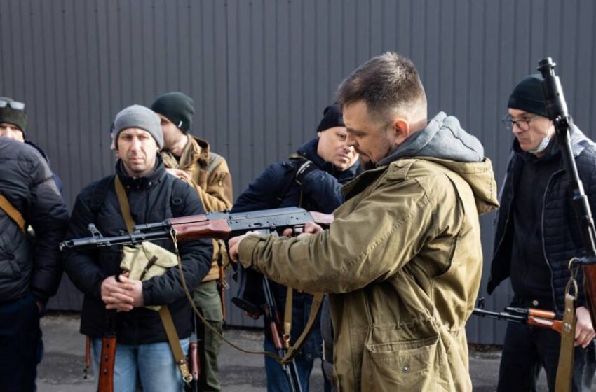  18,000 Kyiv Resident’s Are Given Guns To Protect Capital