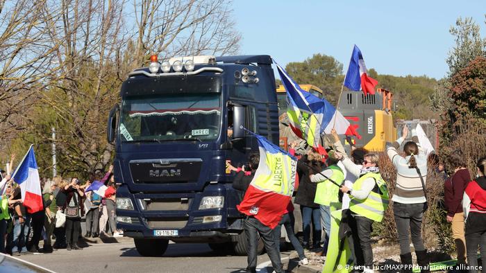 The French authorities made it crystal clear that Canada style covid protest will be strictly forbidden within the territory of French capital