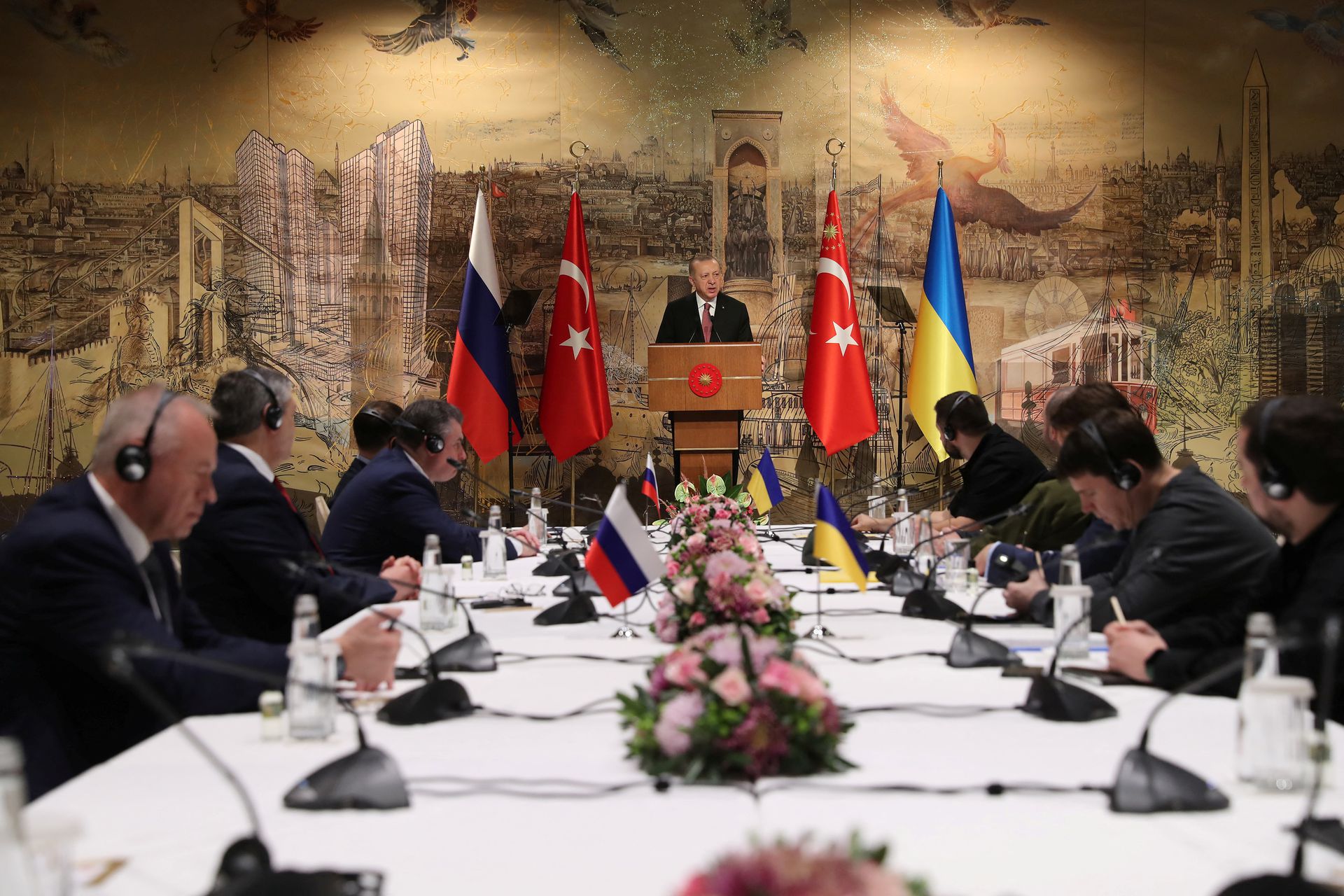 Tayyip Erdogan addresses Russian and Ukrainian negotiators