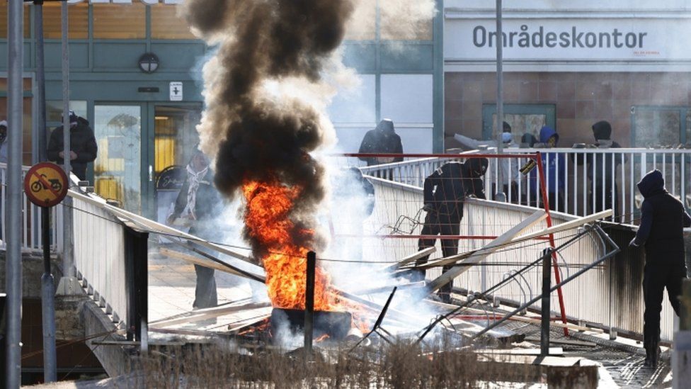 Protestors set the things on fire during riot in sweden