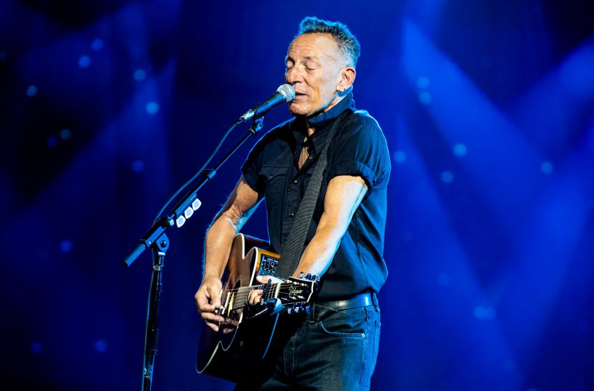  Bruce Springsteen to Tour Europe in 2023