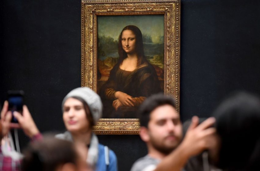  Mona Lisa Attacked by Eco-Activist