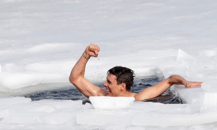  Ice Swimmer Achieves New World Record