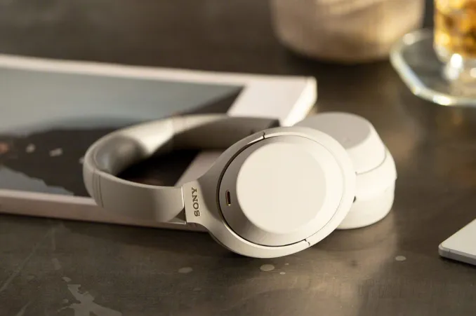  Sony’s XM4 Noise-Canceling Headphones Are Almost $100 Off at Woot.