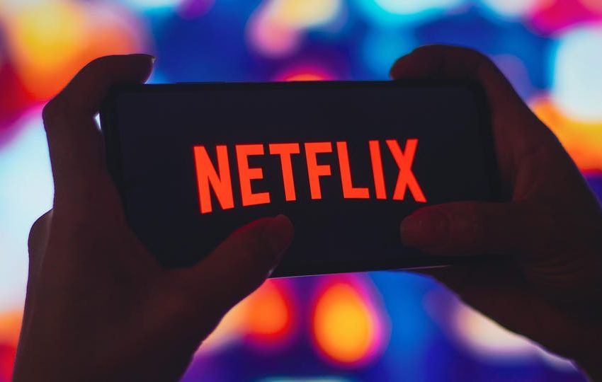  Netflix Taps Microsoft as Partner