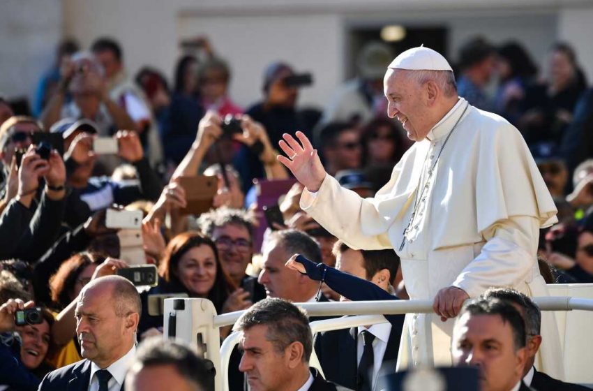  Pope Francis Denies Plans to Reign