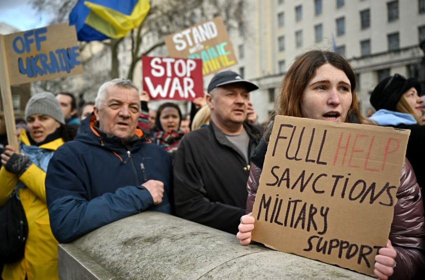  EU Tightens Sanctions against Russia