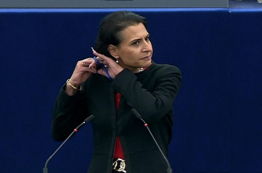  Swedish MEP Cuts Off hair in Solidarity with Iranian women