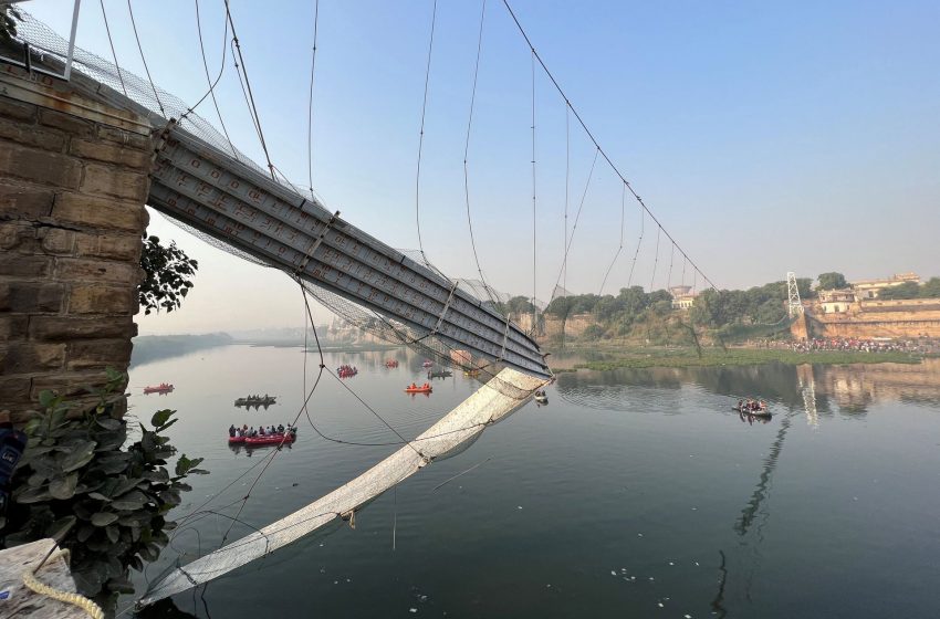  More than 132 Dead in India Bridge Collapse