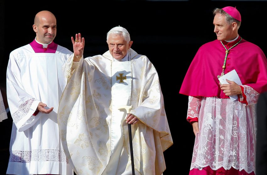  Ex-Pope Benedict XVI Dies at 95