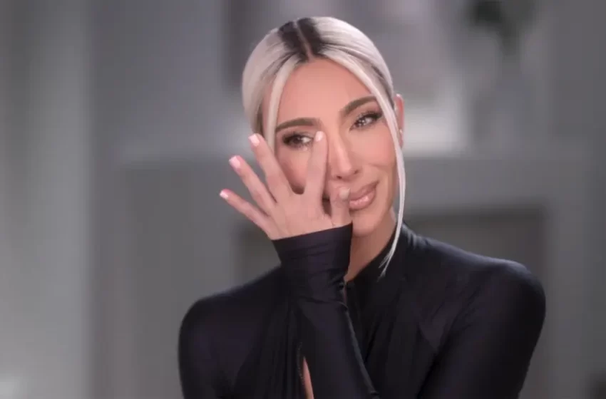  Kim Kardashian Breaks into Tears