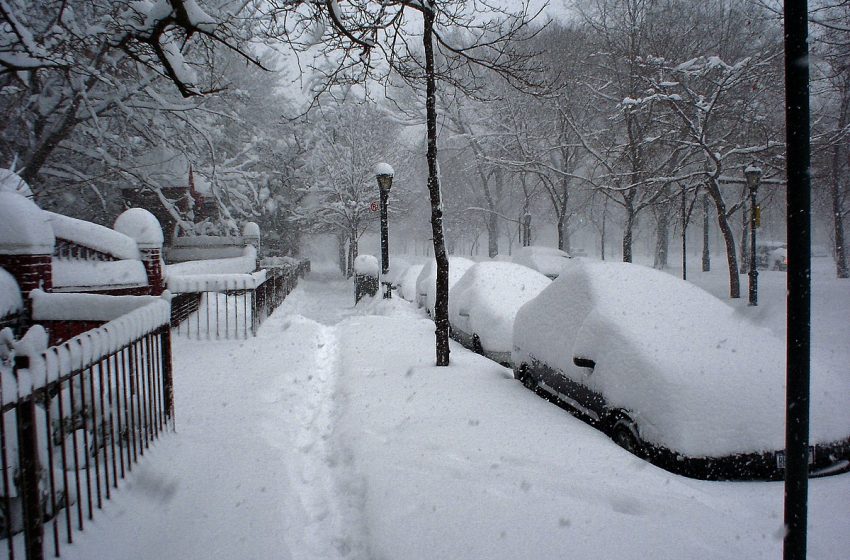  New York: People Trapped in Cars for Days