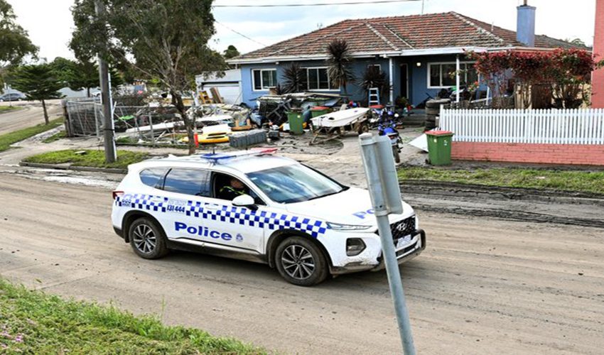  Six Killed in Australia Gunfight