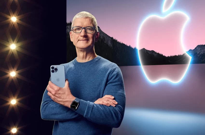  Apple CEO Takes 40% Pay Cut