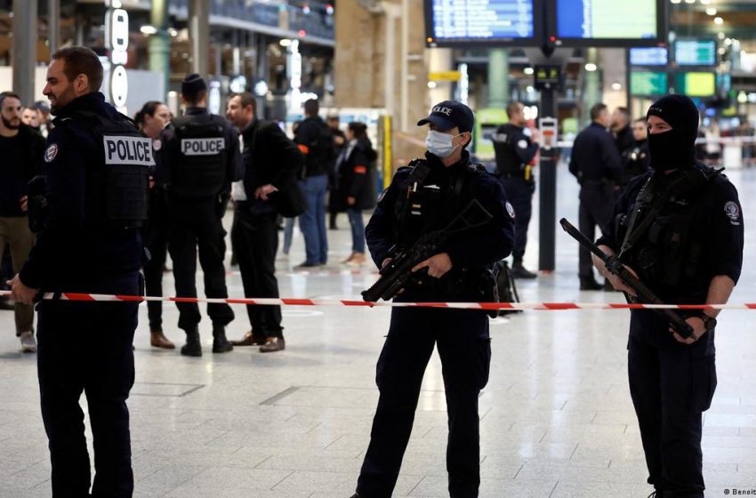  Injuries Reported in Knife Attack in Paris