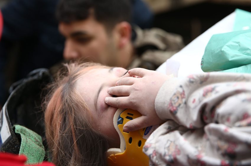  Turkish Child Saved after Week Under Rubble