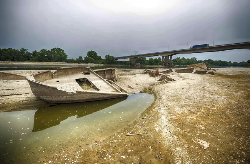  Italy Witnesses Worst Drought in Decades